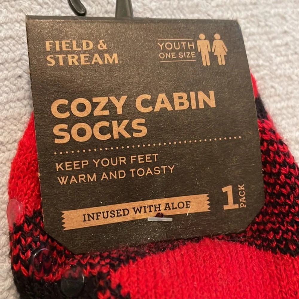 NWT Youth Cozy Cabin Socks
